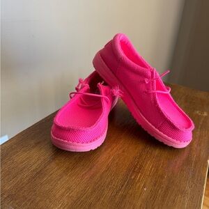 Girls hot pink Hey Dudes